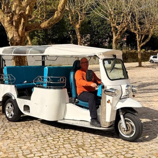 tuk tuk tour Lisbon with private guide in Portugal